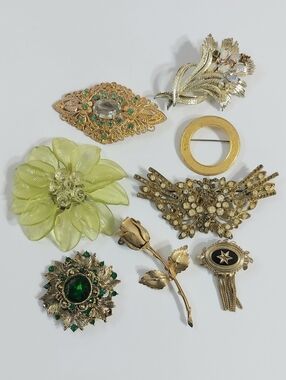 Vintage Brooch Jewelry Lot  - Damaged For Repair Or Crafts